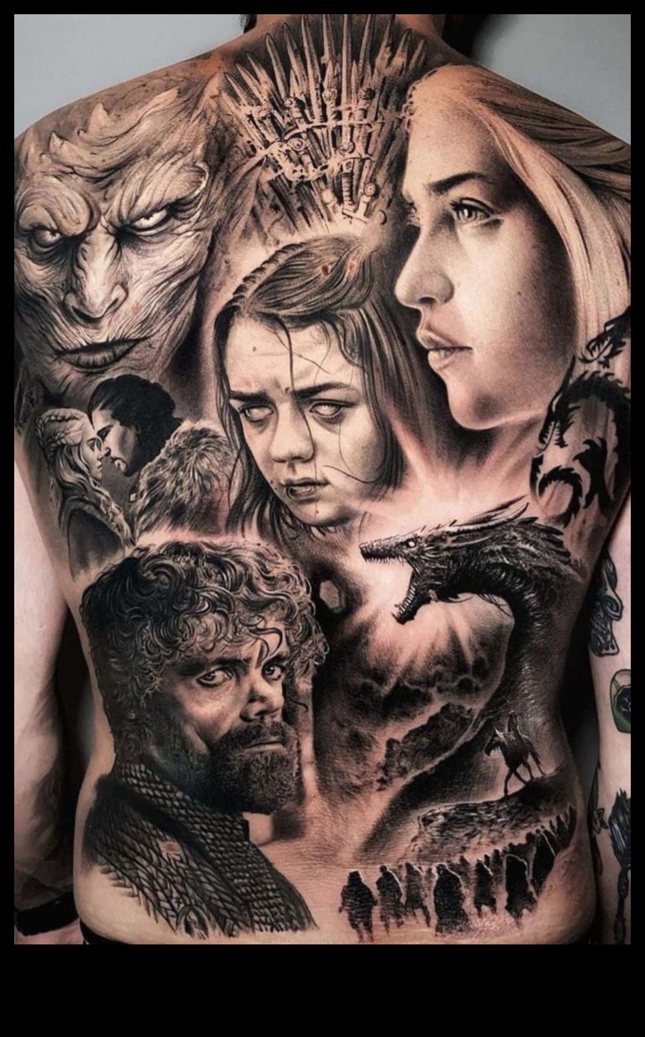 الخلفيات الملحمية: الكشف عن عظمة روايات الوشم الخلفي