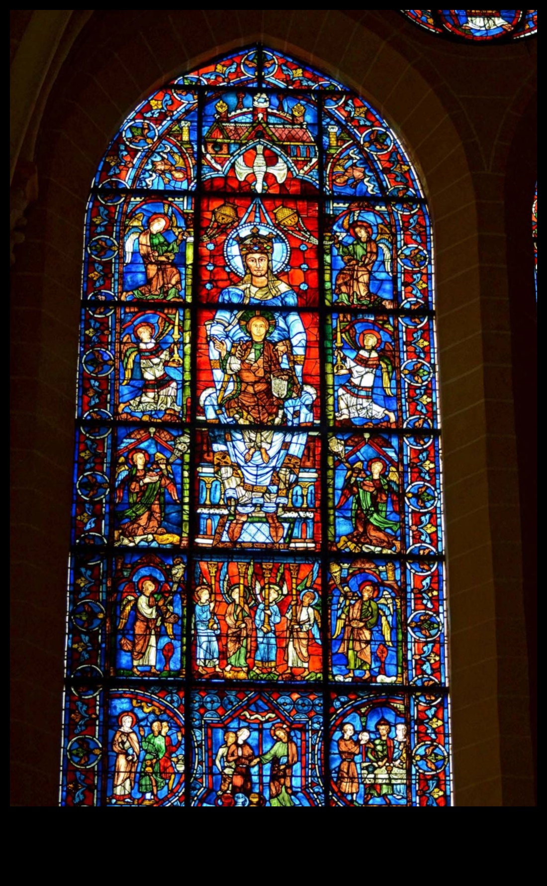 الأناقة الكنسية: فن الزخرفة الدينية في كنائس العصور الوسطى