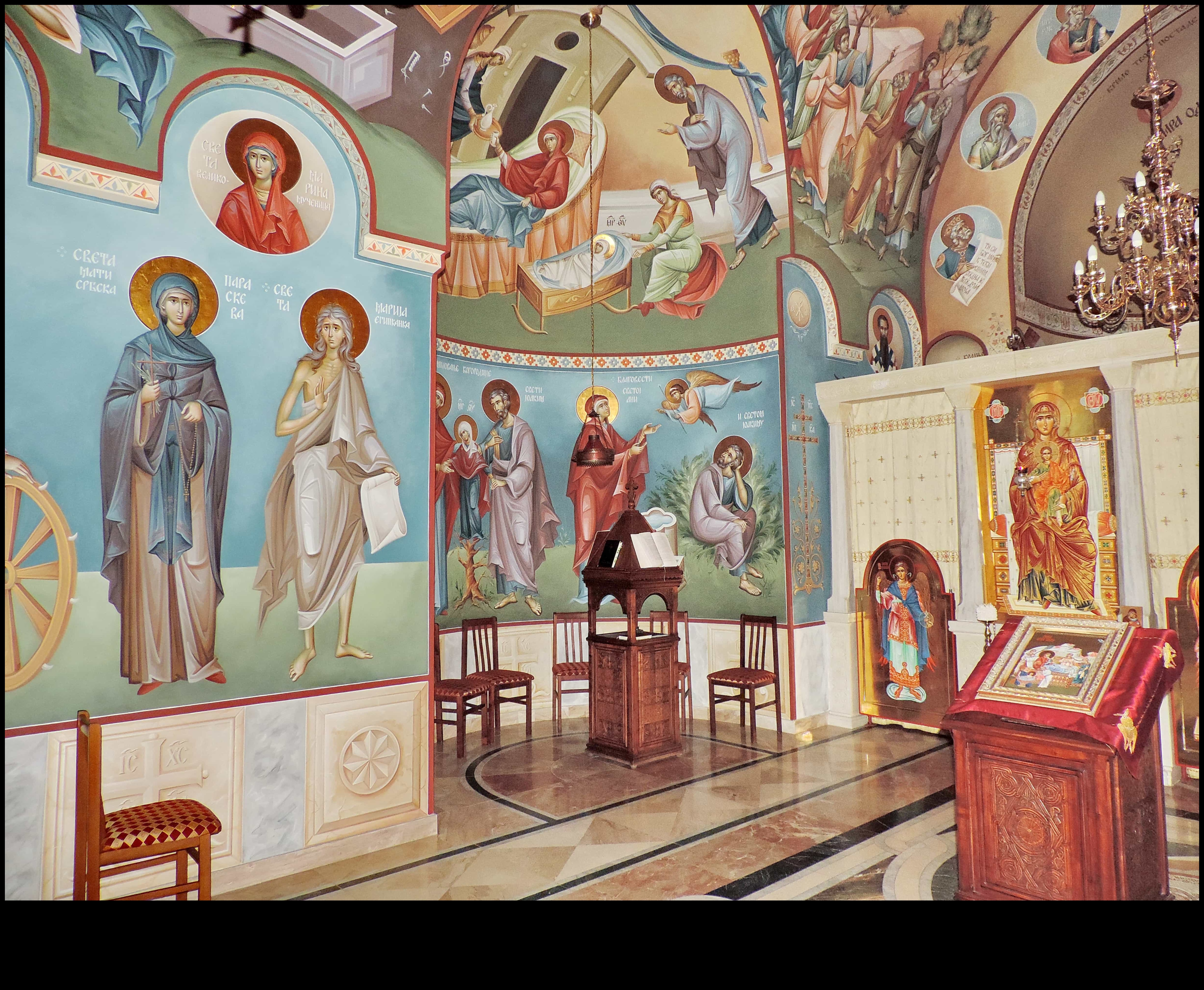 الأناقة الكنسية: فن الزخرفة الدينية في كنائس العصور الوسطى