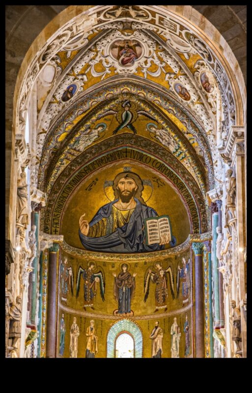 الأناقة الكنسية: فن الزخرفة الدينية في كنائس العصور الوسطى