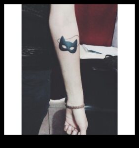 السحر الصغير: اكتشف الفن وراء الوشم الصغير البسيط