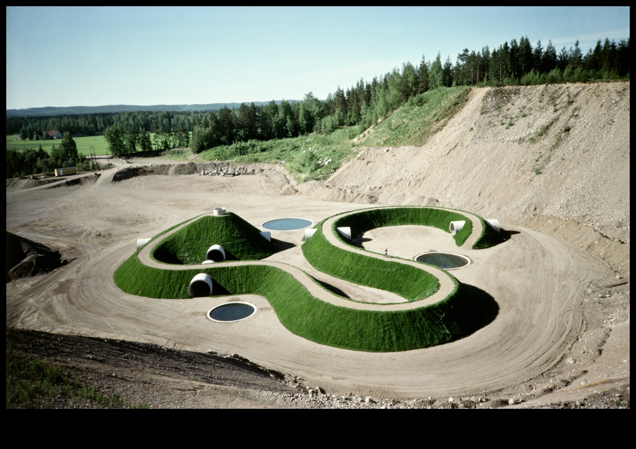 الأعمال الترابية التراثية لفن الأرض والمنحوتات البيئية التي شكلت المناظر الطبيعية 4 تراث فن الأرض: أعمال الحفر والمنحوتات البيئية