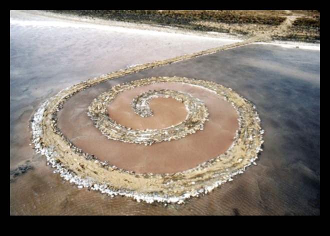 الأعمال الترابية التراثية لفن الأرض والمنحوتات البيئية التي شكلت المناظر الطبيعية 5 تراث فن الأرض: أعمال الحفر والمنحوتات البيئية