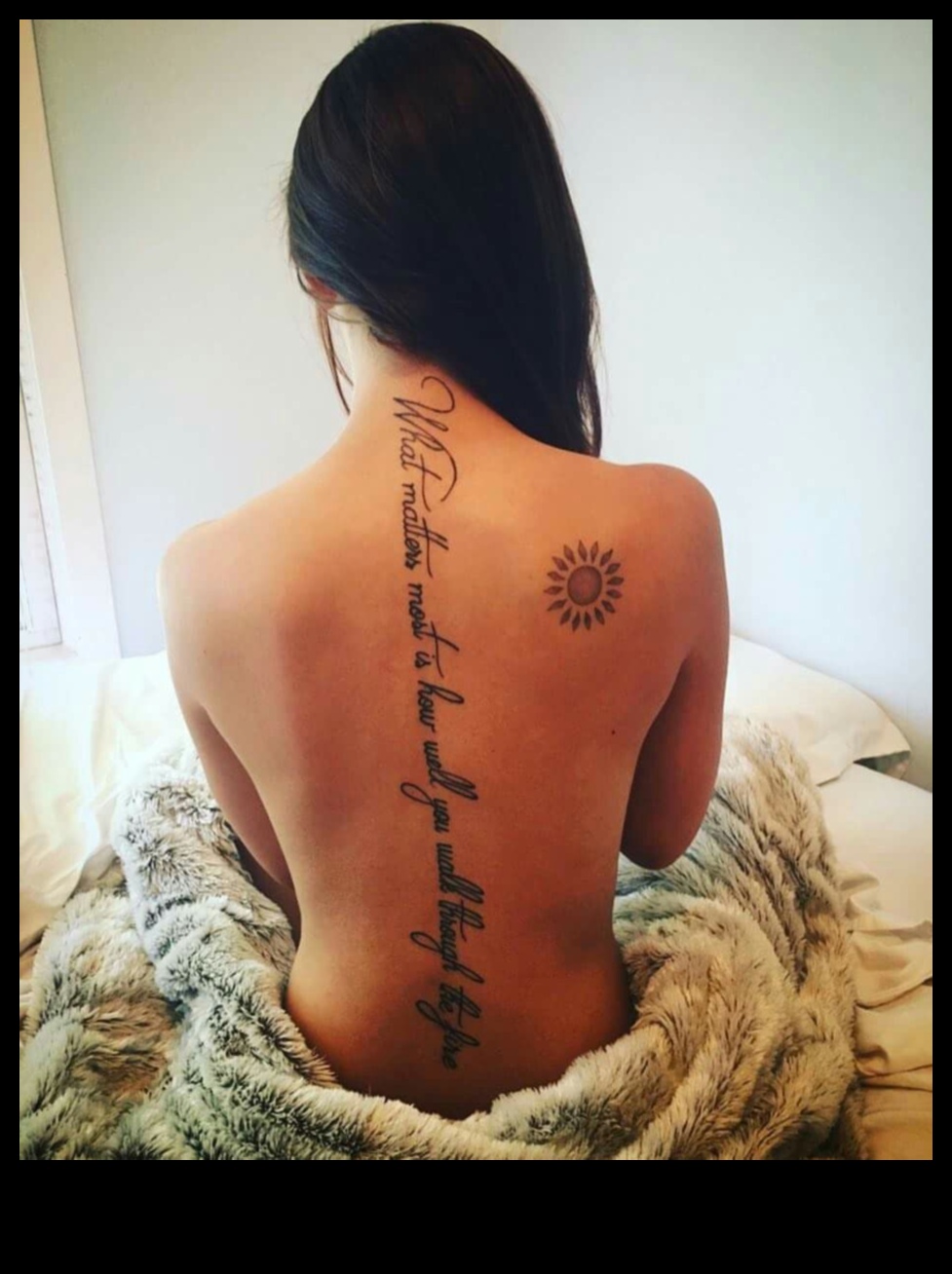 ما وراء العمود الفقري: اكتشف عالم قصص الوشم الخلفي الملحمية