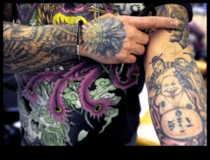 الانطباعات الأيقونية: كشف سجلات الوشم الرمزية