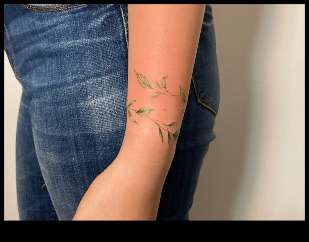 البساطة تتحدث: الكشف عن أناقة الوشم البسيطة