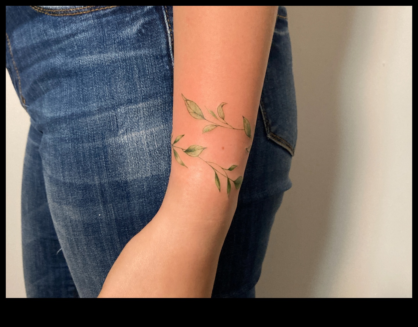 البساطة تتحدث: الكشف عن أناقة الوشم البسيطة